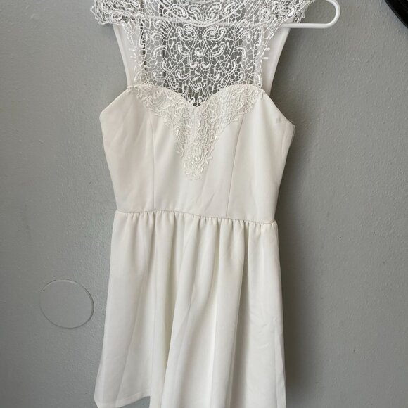 White Lace High Neck Mini Dress Size Small Sleeveless Skater Style Fit & Flare - Picture 2 of 14
